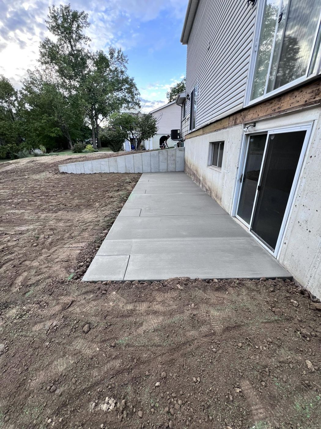 Walkout basement patio with a poured concrete retaining wall